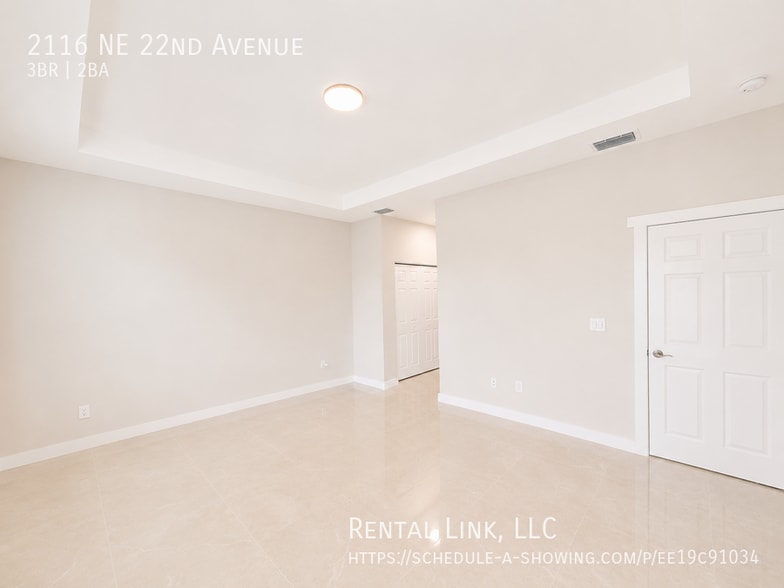 Building Photo - 2116 NE 22nd Ave