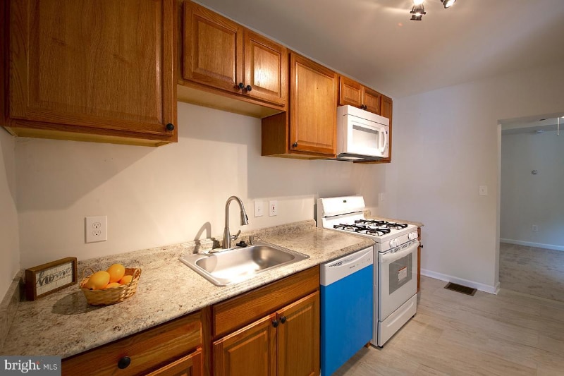 Building Photo - 215 9th St