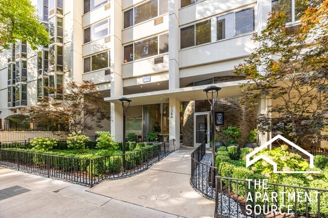 Building Photo - 1344 N Dearborn St