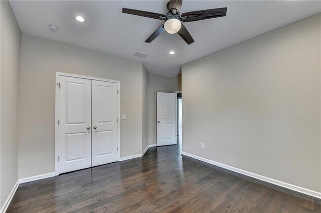 Building Photo - 11653 Parkside Ave