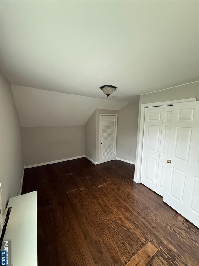 Building Photo - 581 S Broad St