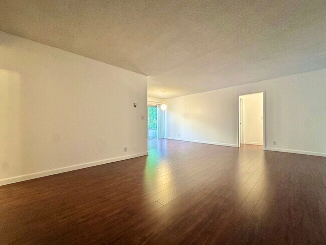 Building Photo - 919 N Alfred St