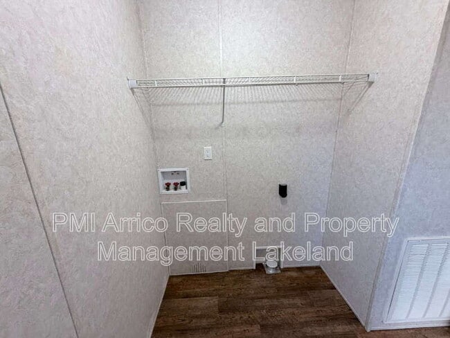 Building Photo - 2974 Hickory Rd