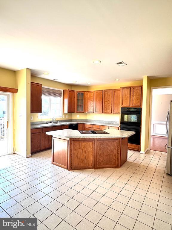 Building Photo - 332 Rubens Cir
