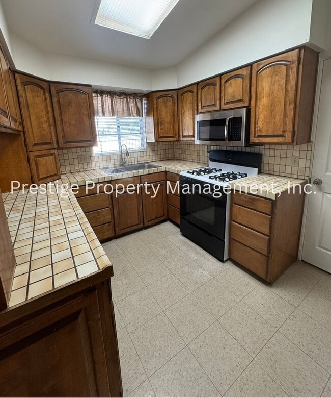 Building Photo - Stop Your Search! This 3/2+ Bonus Room is Centrally Located with a Pool and More!