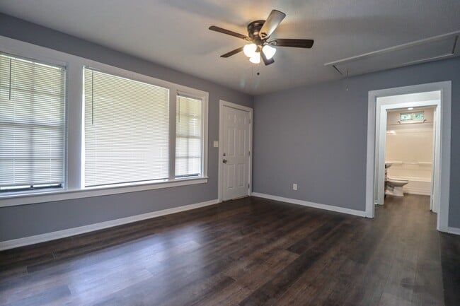 Building Photo - 3051 W Crockett St