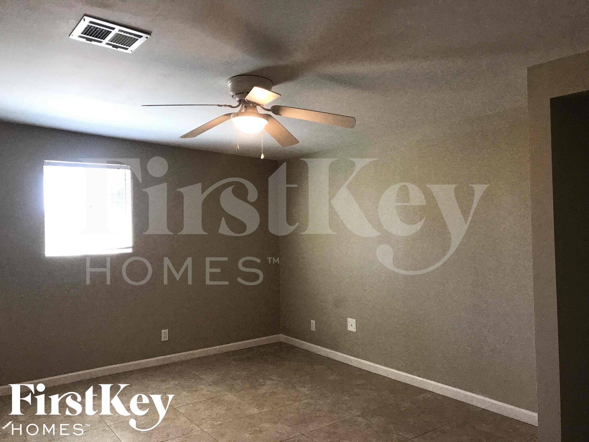 Building Photo - 8802 N 35th Dr