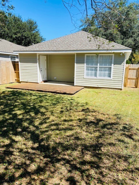 Building Photo - 511 Westchase Ct N