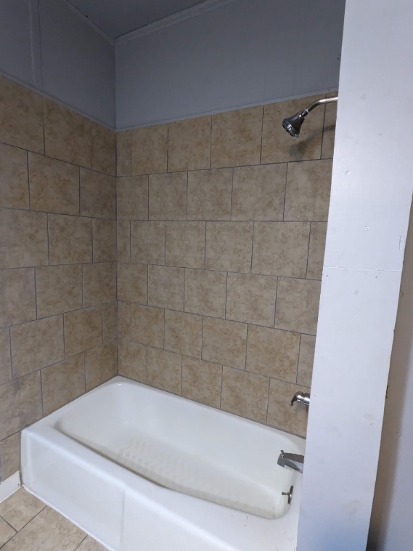 Building Photo - 410 E Day St