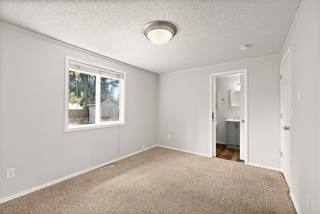 Building Photo - Charming 3-Bed Rental Home in Olympia | Pe...
