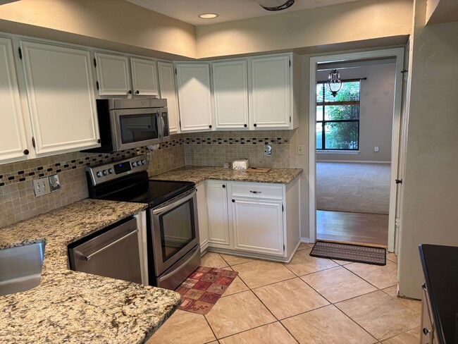 Building Photo - Large Home in Warr Acres, Putnam City Schools