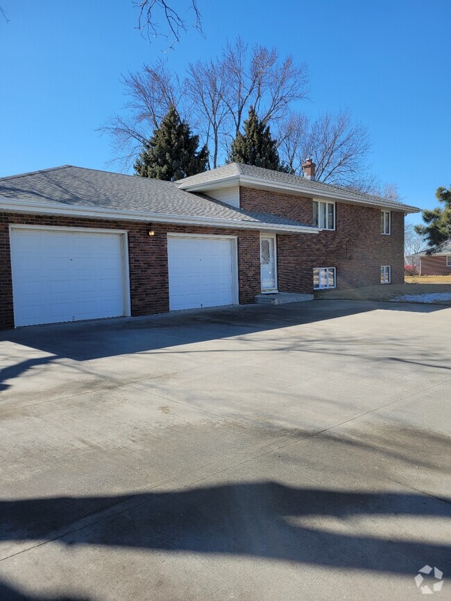 Building Photo - 211 W Glenmore Dr