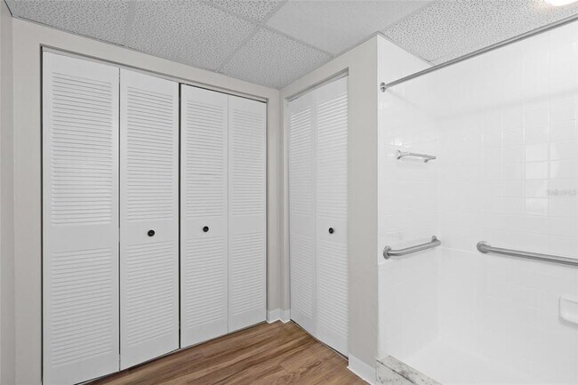 Building Photo - 411 1st Ave N