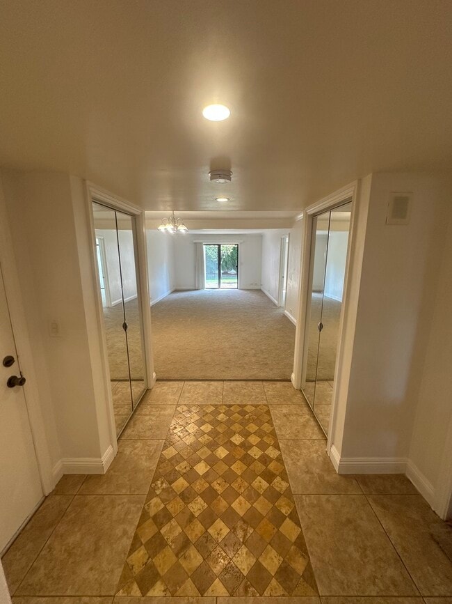 Building Photo - 1721 Northfield Square