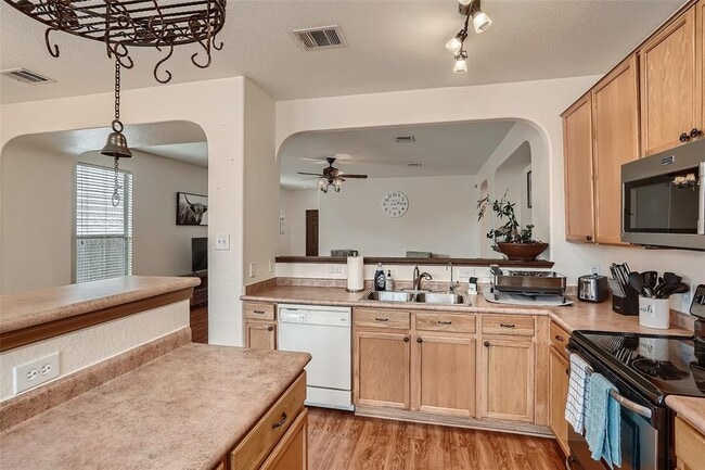 Building Photo - 1639 Bayland St