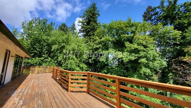 Building Photo - Beautiful 4 BD | 2.5 BA w/ Large Deck and ...