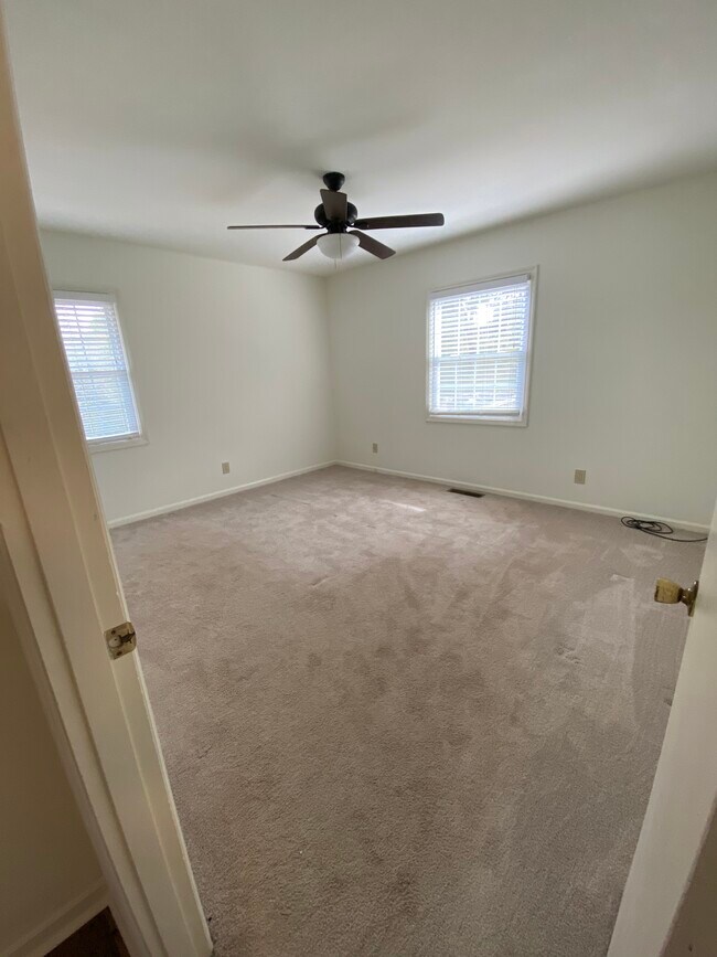 Bedroom 2 - 114 Woodglen Dr