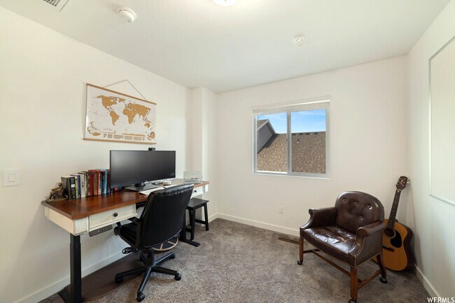 Building Photo - 15287 S Tack Way