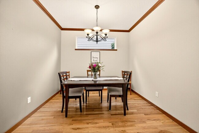 Building Photo - 1719 Lithia Way