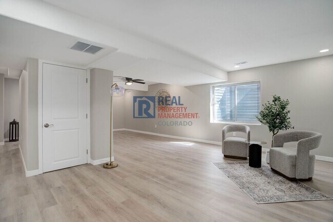 Building Photo - 5934 Instone Cir