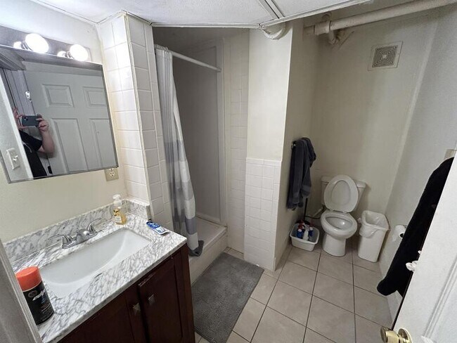 Building Photo - 632 Howard Pl