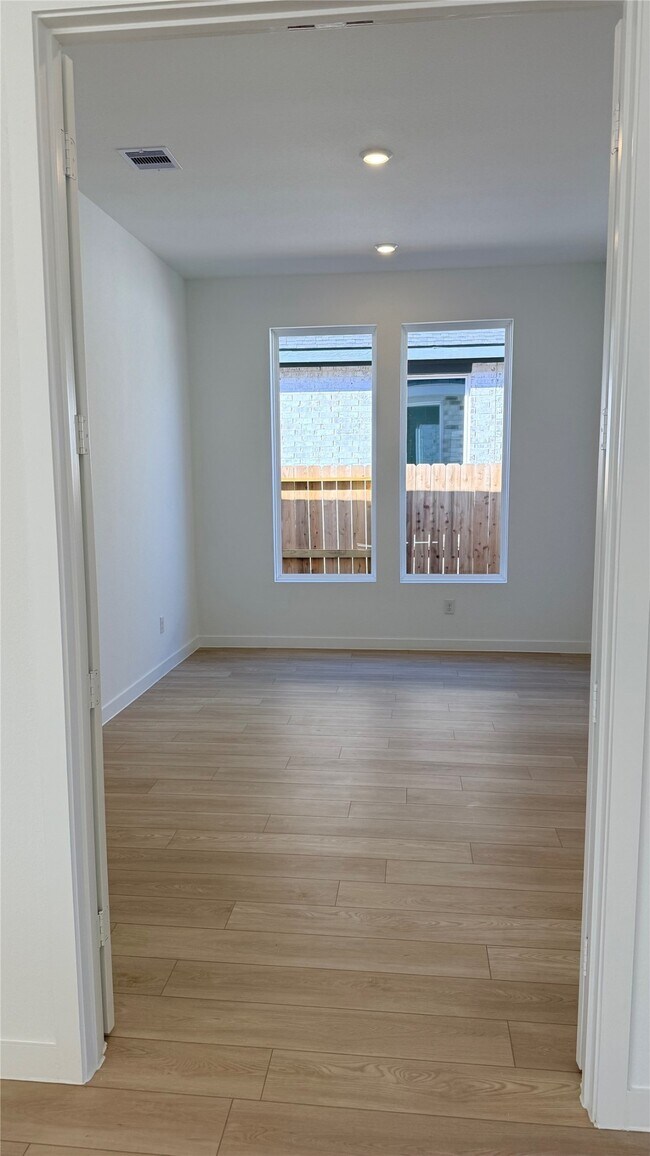 Building Photo - 31111 Riley Hts Dr