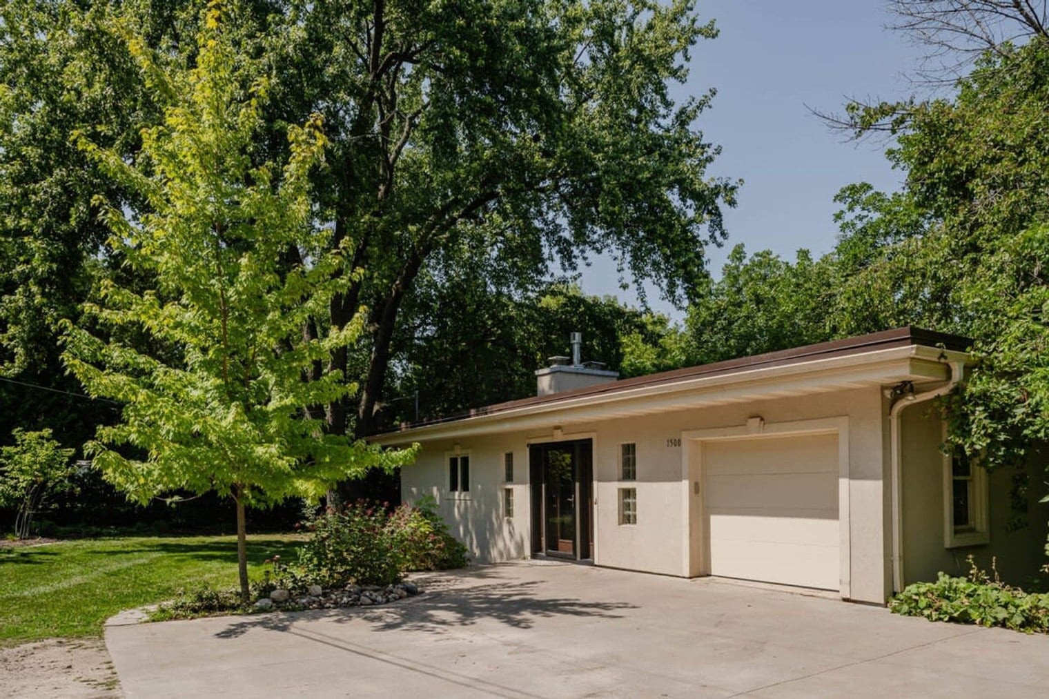 Building Photo - 1500 Palisades Dr