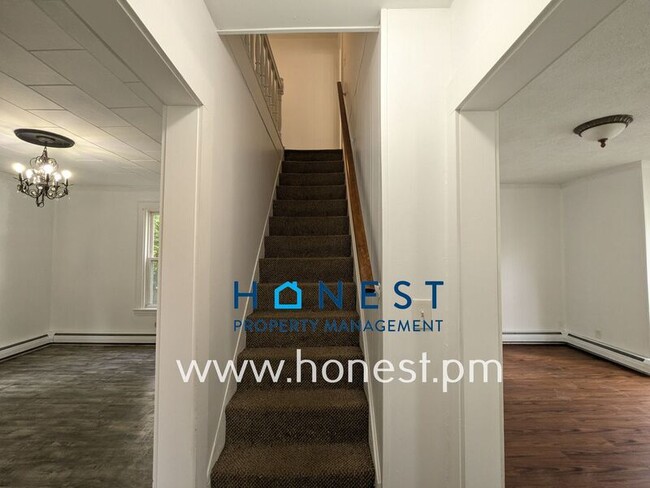 Building Photo - 41 Windsor St