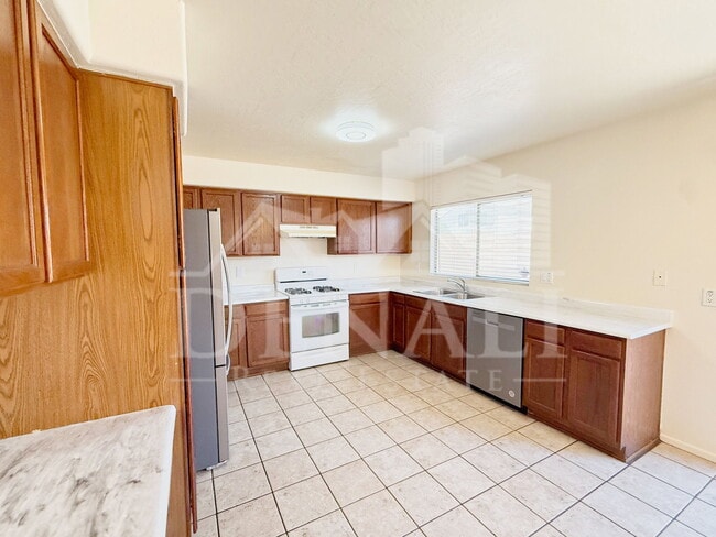 Building Photo - 11184 W Palm Ln