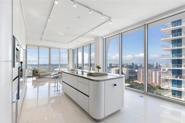 Building Photo - 16901 Collins Ave