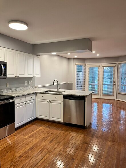 Building Photo - 4455 Park Place Dr