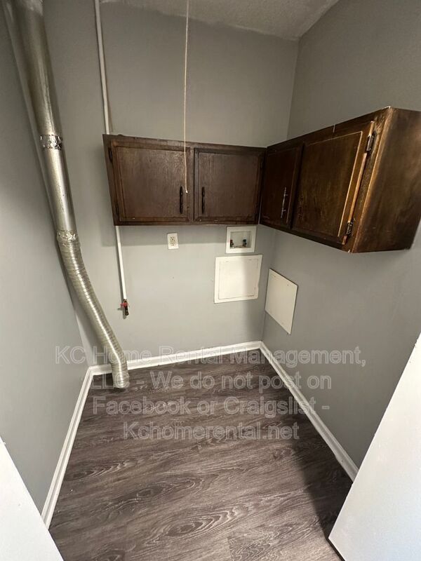 Building Photo - 9223 E 54th St