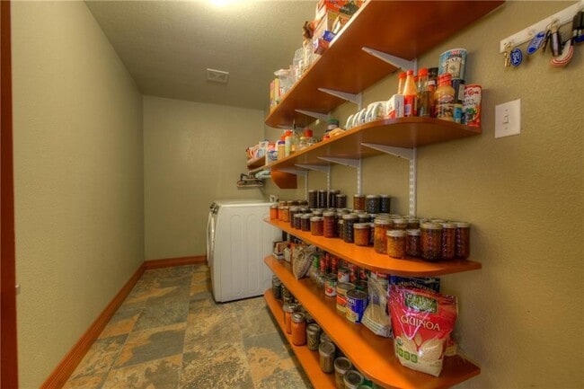 Building Photo - 2206 Brittway Ln