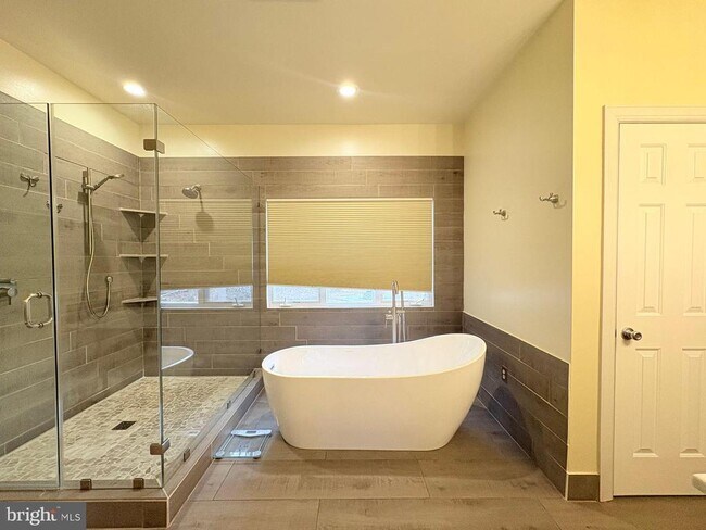 Building Photo - 5 Artillery Dr