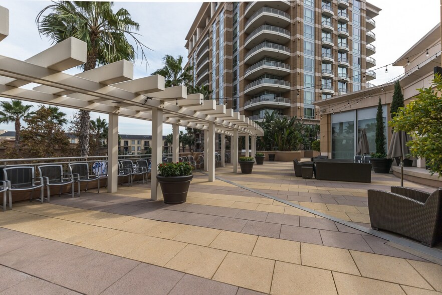 Building Photo - 5047 Scholarship