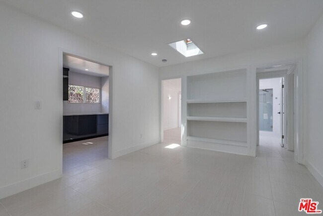 Building Photo - 1318 S Longwood Ave