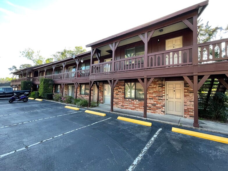 Camelot Apartments 3425 SW 2nd Ave Gainesville FL 32607 Apartment Finder