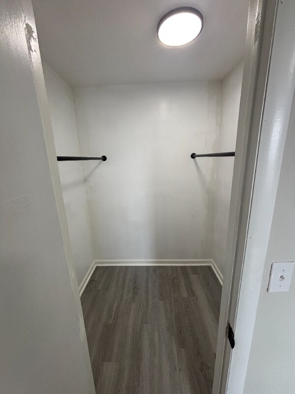 Building Photo - 2-4-4 N Liberty Ave