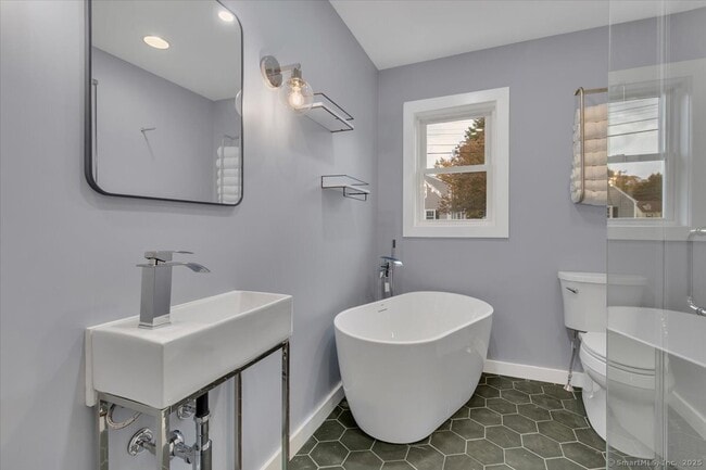 Building Photo - 21 Deepwood Dr