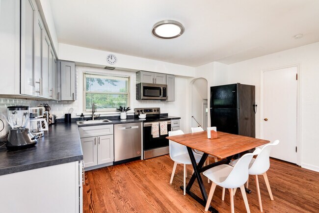 Building Photo - 4423 Vance Ave