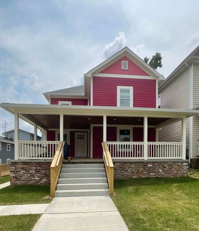Primary Photo - 1310 Forest Ave