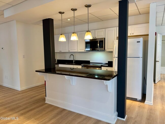 Building Photo - 433 Broadway