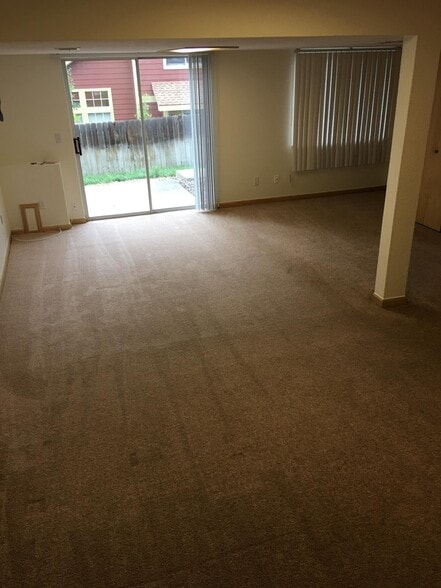 Large finished walk-out basement with bath - 10710 Kimball St