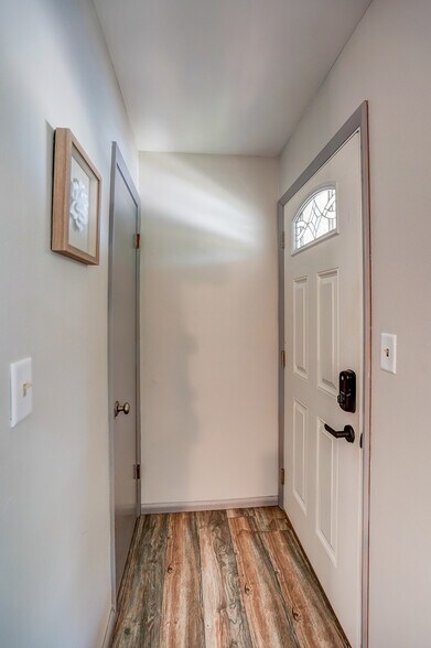 Building Photo - 407 S 94th Pl