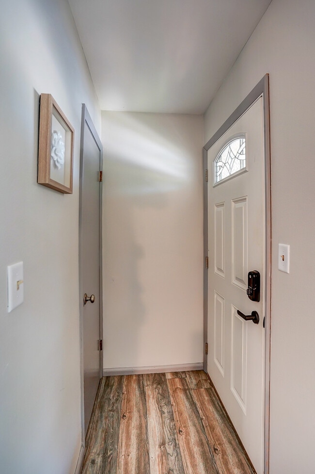 Building Photo - 407 S 94th Pl