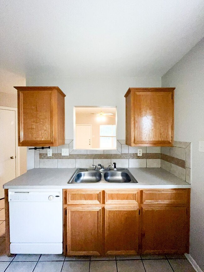 Building Photo - 1213 Cinch Dr