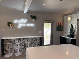 Building Photo - 1532 N Andrews Ave