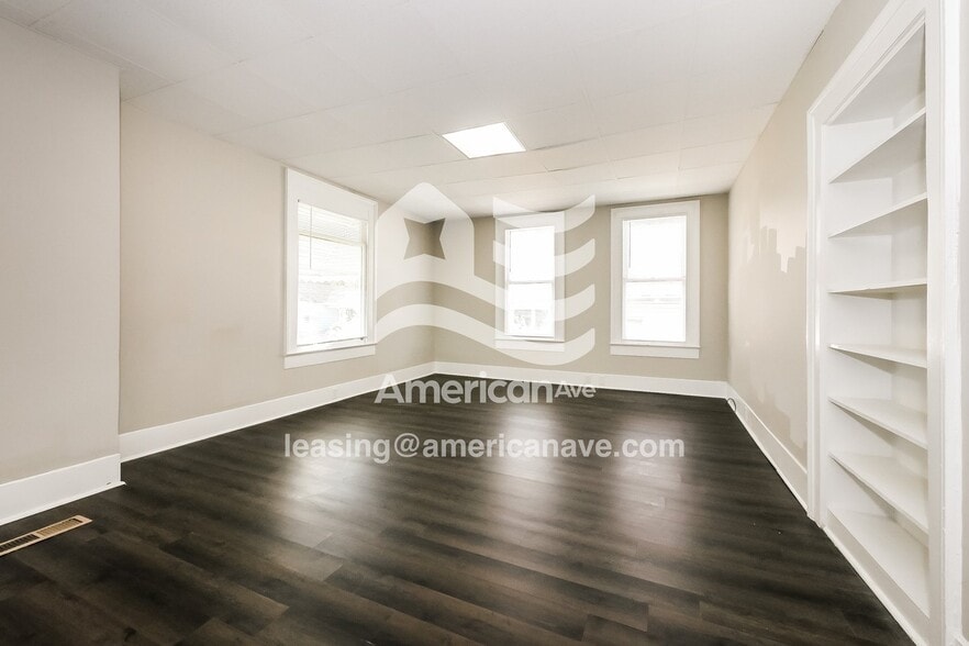 Building Photo - 327 Alford St