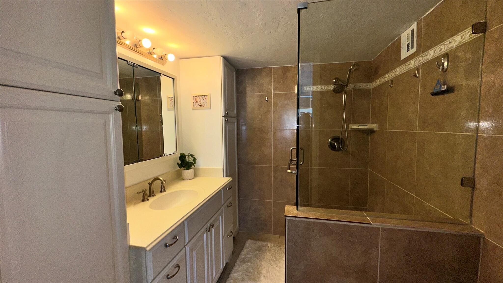 Building Photo - 1630 N Ocean Blvd