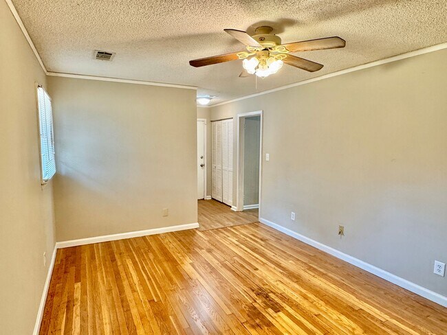 Building Photo - Adorable 3-Bedroom Home in Lakeview Heights